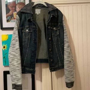 Adorable Hooded Torrid Denim Jean Jacket Size 1 😎